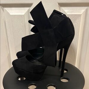 Bow Platform Heels Size 9